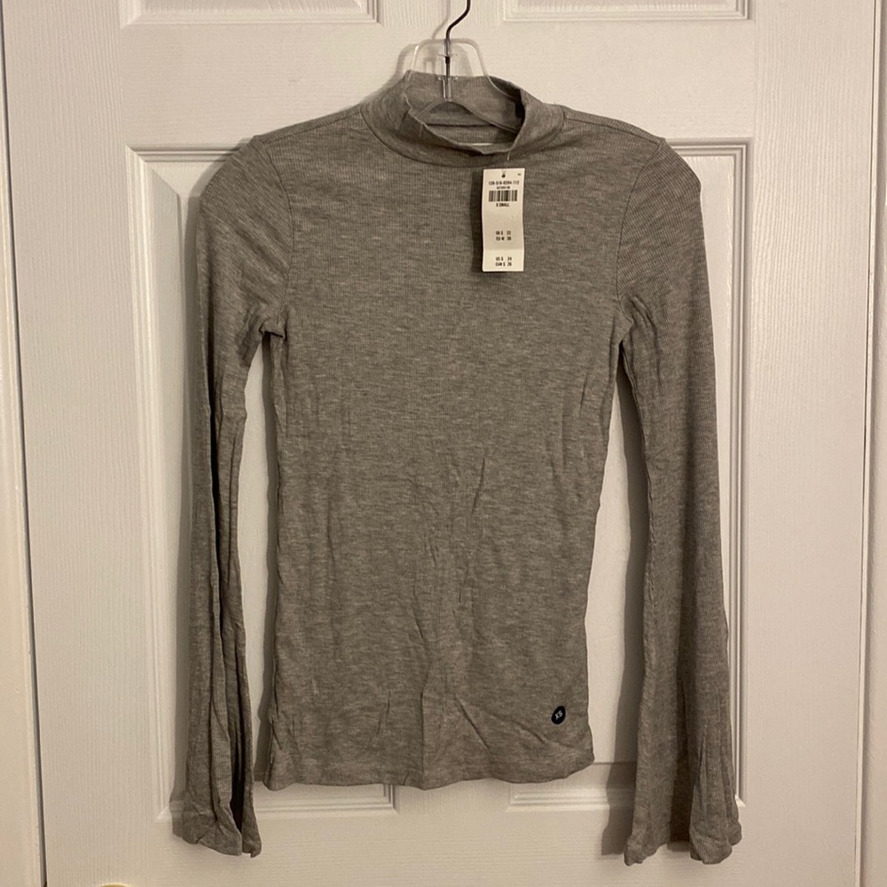 NWT Abercrombie & Fitch XS Grey Bell Longsleeve